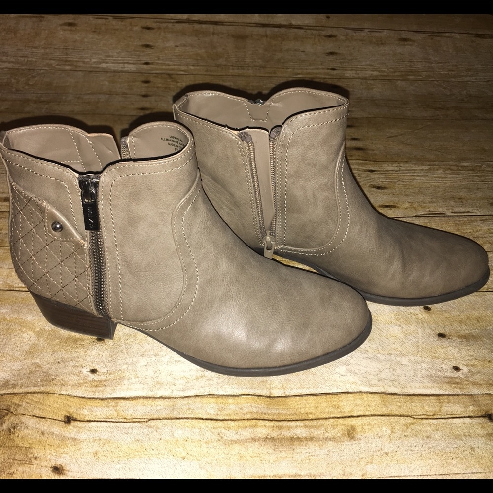 Unisa Women’s Zip Up Ankle Boots